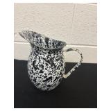 7ï¿½ small Wats pitcher black and white