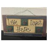 18ï¿½x10ï¿½ wood love lives here sign