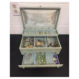 12ï¿½x8ï¿½x4ï¿½ jewelry box with jewelry