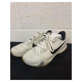 9.5ï¿½ Nike shoes.