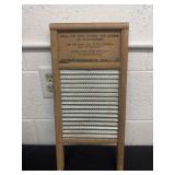 18ï¿½x9ï¿½ vintage wash board.