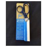 Vintage pair of WISS  model SN-7 scalloping