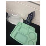 Cake carrier with tin and divided trays