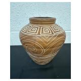 8.5ï¿½ ceramic vase