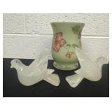 6ï¿½ glass floral vase and 2 hand-carved white onyx