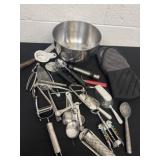 Group of kitchen items