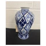 13ï¿½ volora blue and white vase