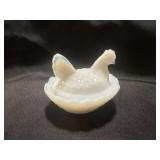 Vintage Westmoreland Opalescent Milk Glass Hen on