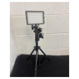 Tripod light, missing  a screw