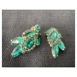 vintage Weiss green glass rhinestone clip-on