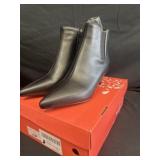 New size 39 black boots