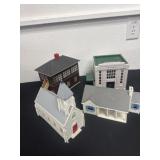 4 plastic train building