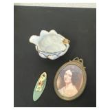 Mini pic frame 1989 porclein gravy boat