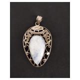 Vintage pendant with pear-shaped rainbow