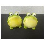ceramic Toby the Toad salt and pepper shakers
