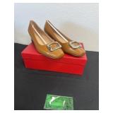 New Size 10 brown flat small heel