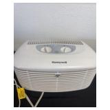 Honeywell HEPAClean Compact Air Purifier