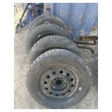 Snow Trakker R215/60 R 16 94s tires