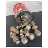 Tin with hitch balls