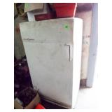 VINTAGE GE REFRIGERATOR , DOES NOT RUN