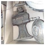 REES SCREW JACK AND SCREW JACK HUBCAP