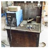 MIG WELDER WITH STAND 30X2"X54"