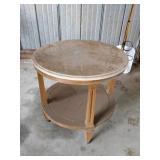 Round end table Round end table