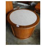 Round end table Round end table