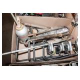 Wall mounts, oil can, screws Wall mounts, oil can, screws