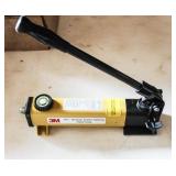 4 - 3M Hand Pump 4 - 3M Hand Pump