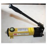 4 - 3M Hand Pump 4 - 3M Hand Pump