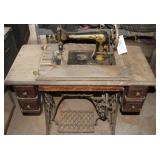 Singer Sewing Machine ANTIQUE/VINTAGE Singer Sewing Machine ANTIQUE/VINTAGE