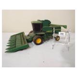 Ertl John Deere Titan II Combine