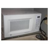 GE Turntable Microwave-Powers on