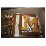 Picture Frames and hanging décor