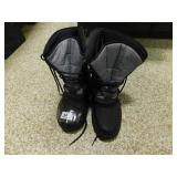 PAIR OF INSULATED HUNTING BOOTS SIZE 9 OZARK