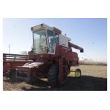 International 915 Hydrostatic Combine