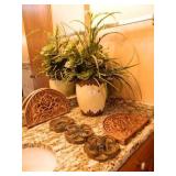 Wall Décor & Floral Arrangement;
