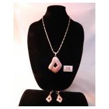 Silver tone w/light pink accentnecklace/earring se