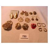 Purse Shaped Pendant; Gold tone pierced earrings