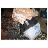 Linens; Includes: Bedding; Sheets; Bed Pillows;