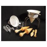 Sieve/Colanders (2) Pestles (4)