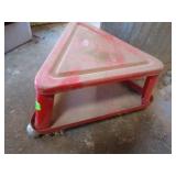 TRIANGLE ROLLING STOOL