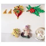Holiday Christmas Pins, Pendants (7)