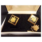 Black and Gold 3 piece set (Cufflinks, tie tack) Black and Gold 3 piece set (Cufflinks, tie tack)