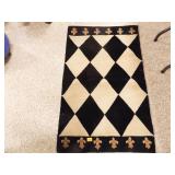 Throw Rug w/diamond pattern w/Fleur de Lis