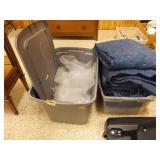 Tubs with packing materials Tubs with packing materials