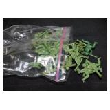vintage plastic green military toy figures 20+