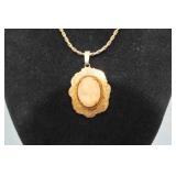 Ladies Cameo Pendant Necklace