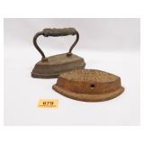 Sad Irons; 1 w/metal handle; 1-no handle